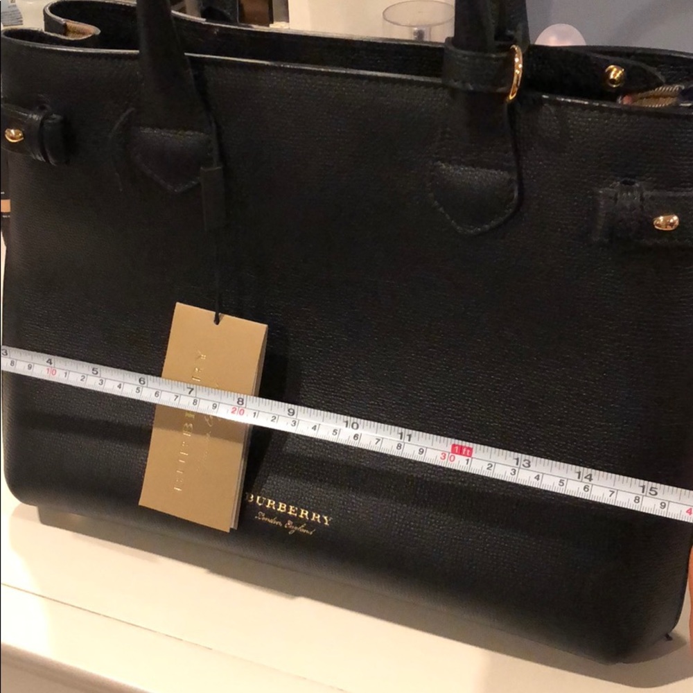 Brand new  Authentic Burberry handbag - Picture 8 of 8